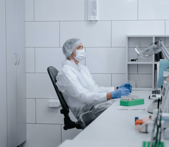 What To Look For in a Quality Lab Bench